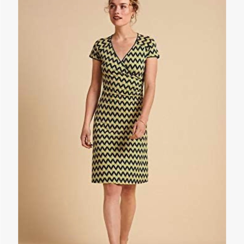 Viscose Jersey Faux wrap dress size XS. Geometric pattern. Very flattering!